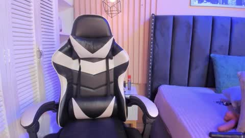 ashlye_miller_ online show from March 4, 4:41 am