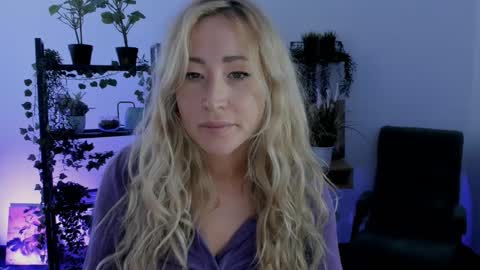 astramonroe online show from March 14, 10:27 am