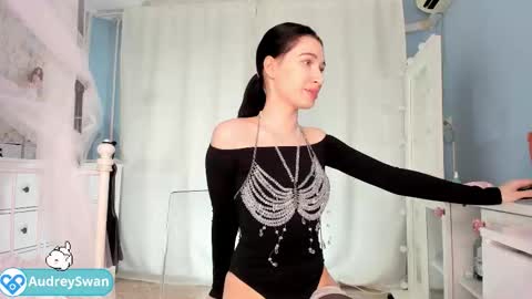 Mary online show from October 12, 10:39 am