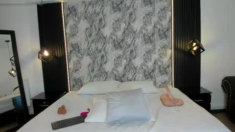 Aura online show from October 31, 3:41 am