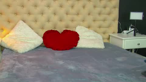 auramilff online show from March 19, 4:11 pm