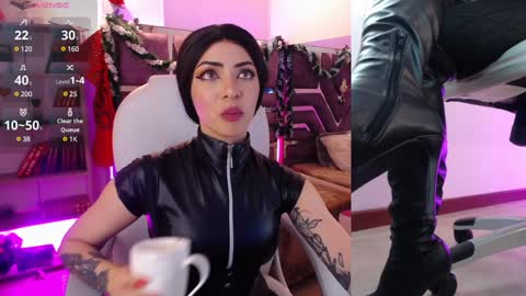 Aurora online show from December 18, 11:56 am