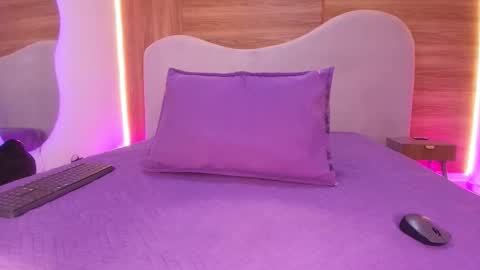 auroraa_miller online show from March 4, 3:02 am