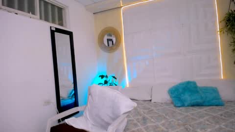 INSTAGRAM AURORA MCRY online show from April 11, 7:45 am