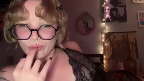 Autie 3 online show from December 15, 3:23 am