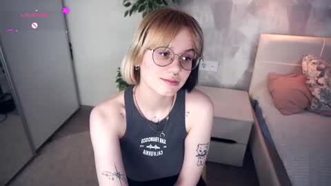 avaobierne online show from February 4, 7:06 pm