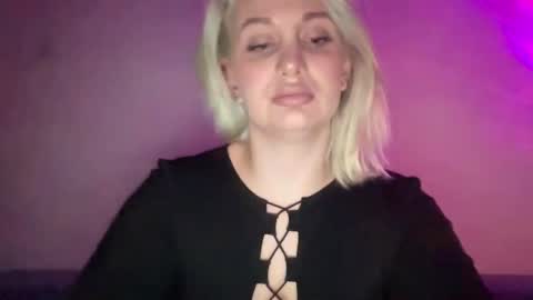 avarose__ online show from March 10, 9:29 pm