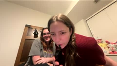 averyrealgirl online show from January 19, 4:08 am