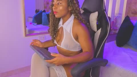 AVIS  online show from March 5, 7:53 pm