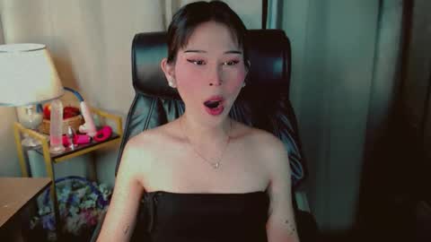 AYAHOSHILOVESYOU online show from May 20, 7:00 pm