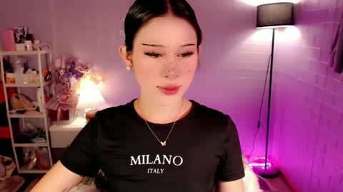 AYAHOSHILOVESYOU online show from April 16, 5:19 am