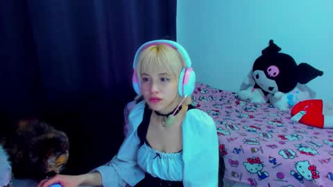 Azu Moure online show from February 27, 2:33 am