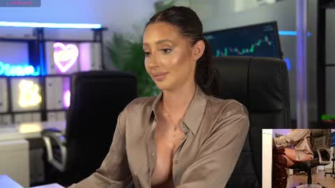 Olivia and Lexi online show from July 5, 11:05 am