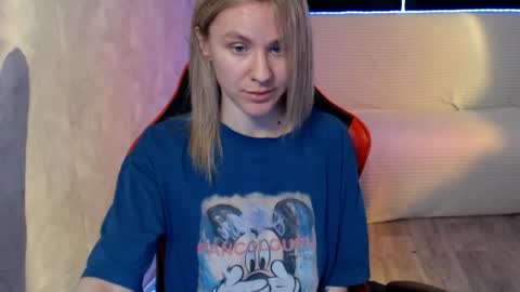 baby_kitte online show from April 15, 4:02 am