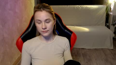 baby_kitte online show from April 9, 4:48 am