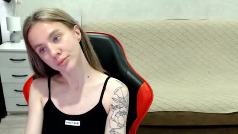 baby_kitte online show from October 11, 9:47 am