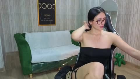 Snapshot of baby_lush_t chatting on October 2, 8:03 pm Bella online show from October 2, 8:03 pm