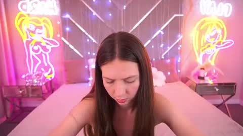 Lady Vi online show from June 15, 6:35 am
