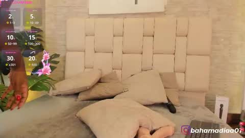 bahamadia_ online show from July 8, 7:32 am