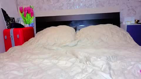 holly online show from April 14, 4:07 pm