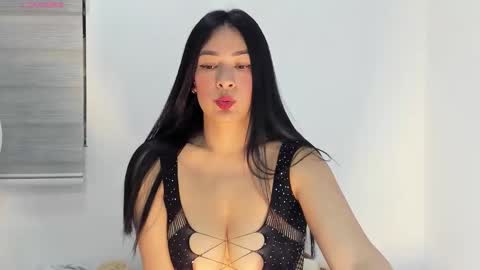 Laura online show from November 1, 1:54 am