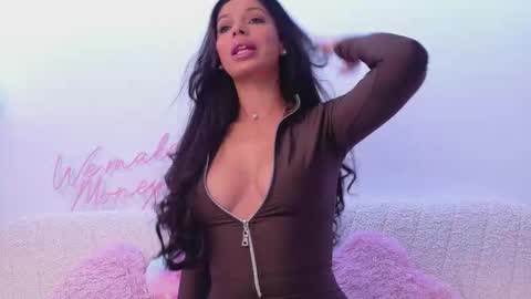 Bella online show from November 3, 8:24 pm