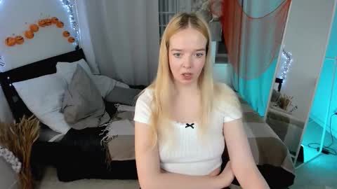 Bella online show from October 26, 9:43 pm