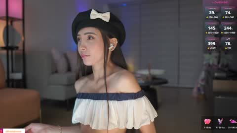 Belle Adrienne  IG  online show from November 29, 1:37 pm