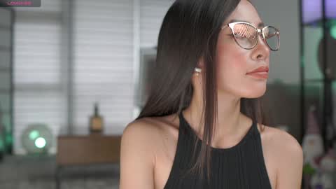 Snapshot of belle_adrienne chatting on December 8, 2:18 am Belle Adrienne  IG  online show from December 8, 2:18 am