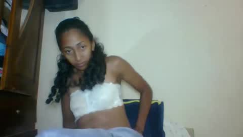 belle_annah online show from May 17, 1:43 pm