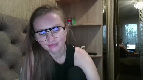 Amelia online show from November 20, 1:56 pm