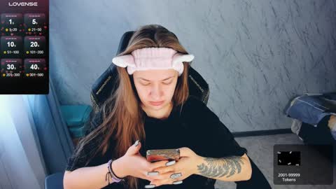 Your Annabelle Wolf  online show from February 3, 11:42 am