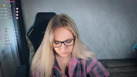 Your Annabelle Wolf  online show from May 30, 3:31 pm