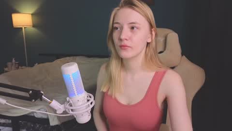 Snapshot of benty_bunny chatting on January 30, 12:37 pm Alice online show from January 30, 12:37 pm