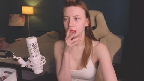 Snapshot of benty_bunny chatting on October 10, 10:31 am Alice online show from October 10, 10:31 am