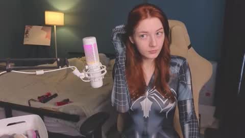 Snapshot of benty_bunny chatting on October 31, 10:19 am Alice online show from October 31, 10:19 am