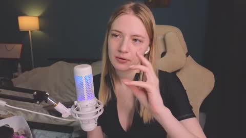 Snapshot of benty_bunny chatting on February 25, 11:32 am Alice online show from February 25, 11:32 am