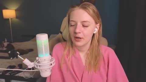 Snapshot of benty_bunny chatting on March 8, 11:35 am Alice online show from March 8, 11:35 am