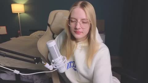 Snapshot of benty_bunny chatting on December 3, 7:22 pm Alice online show from December 3, 7:22 pm