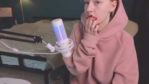 Snapshot of benty_bunny chatting on January 6, 7:24 pm Alice online show from January 6, 7:24 pm