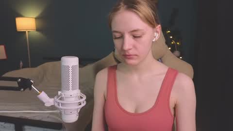 Snapshot of benty_bunny chatting on January 9, 6:26 pm Alice online show from January 9, 6:26 pm