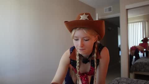 Chloe Next stream on Friday online show from October 31, 7:29 pm