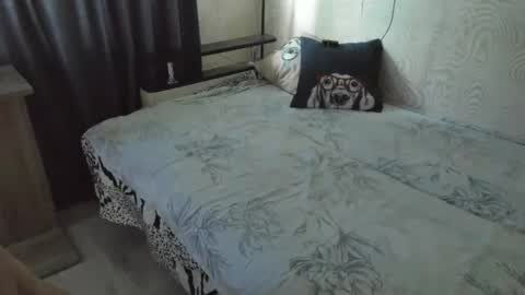 mom online show from December 15, 4:50 am