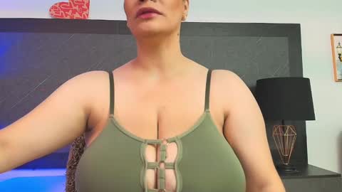 Tell me Sophia  online show from December 28, 7:54 pm