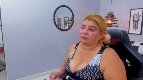 BigAssMaturee online show from November 27, 12:52 pm