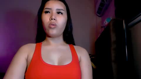 Mia online show from December 30, 1:14 pm