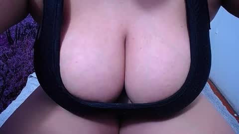 Snapshot of bigg_boobs_xxx chatting on October 13, 10:01 pm  Sunny   online show from October 13, 10:01 pm
