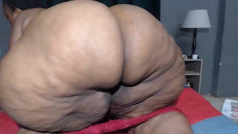 bigsuperbutt online show from December 4, 4:59 am