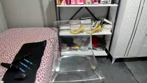 bisex woman online show from August 7, 11:01 pm