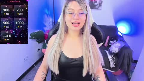 Snapshot of blackberry_s chatting on January 11, 11:56 am Sophie online show from January 11, 11:56 am